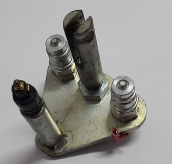 LEON PLACA MULTIENCHUFES MACHO De 2 enchufes hidráulicos + 1 eléctrico