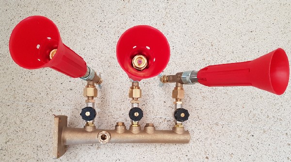 COLUMNA CON 3 PULVERIZADORES REGULABLES ANTIGOTEO